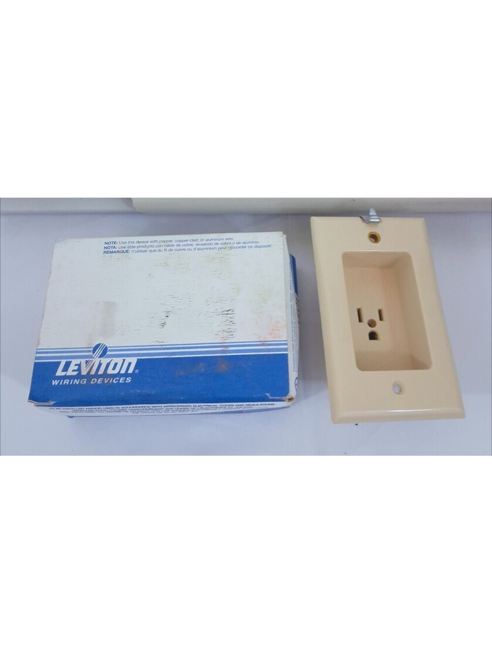 Leviton 688-I 15A 1-Gang Recessed Single Outlet Receptacle w/ Wall Decor Hanger